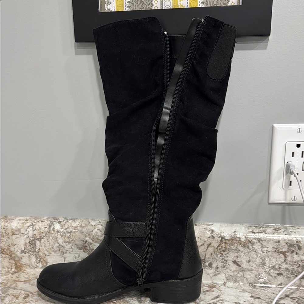 Black Women's Knee-High Boots - Picture 13 of 14